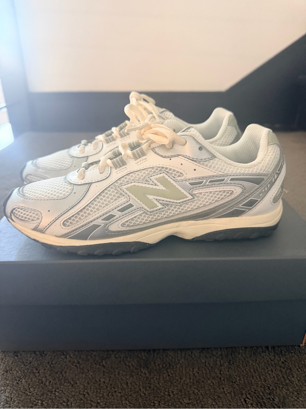 New Balance 204L Unisex in Grey Green